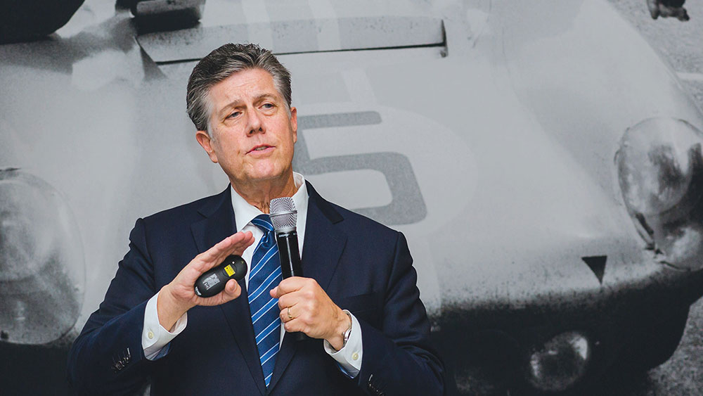 Neil Park speaking to clinicians in Frankfurt, Germany