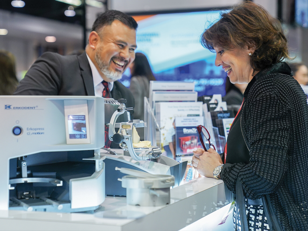 Man and women networking at Glidewell Convention CSMV16I1