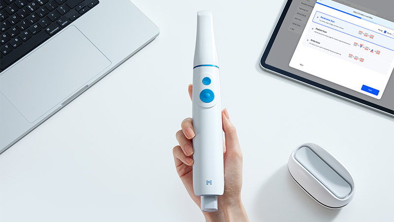 i900M with Laptop, iPad and Stand In Background